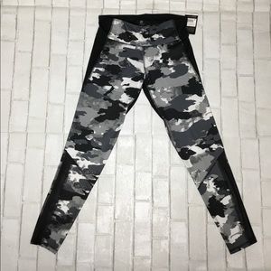 Adorable grey champion camo leggings!!!